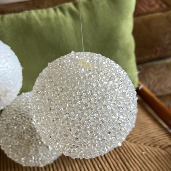 Bundle of 5 decorative Snow Balls- VGC SFH - Picture 3 of 6
